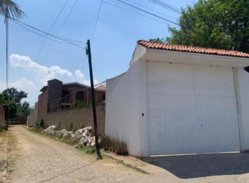 Foto 2 de CASA ESTILO COLONIAL CON GRAN TERRENO Y POTENCIAL PARA GIRO INDUSTRIAL (EJIDAL)