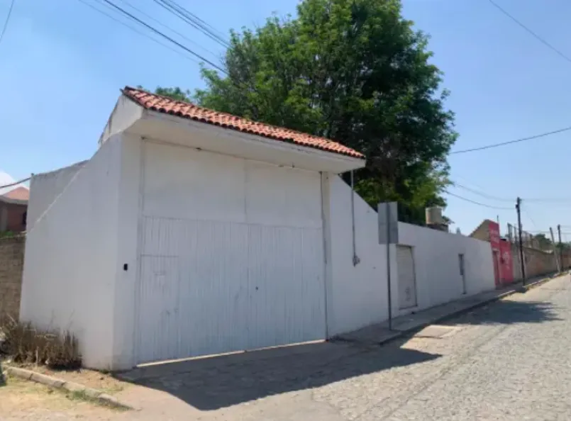 Foto 3 de CASA ESTILO COLONIAL CON GRAN TERRENO Y POTENCIAL PARA GIRO INDUSTRIAL (EJIDAL)
