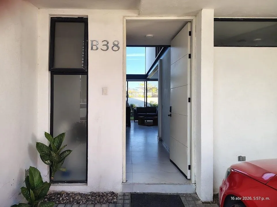 Foto 2 de CASA EN RENTA EN VITANA RESIDENCIAL, FRACC. ALTAVISTA, ZAPOPAN, JALISCO