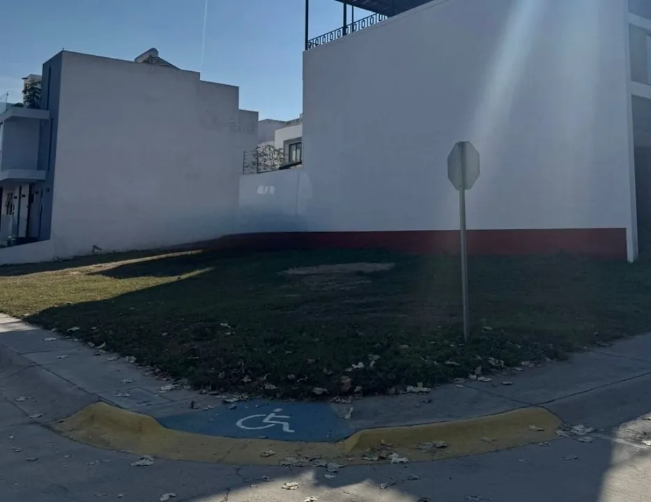 Foto 2 de Terreno en venta en Avenida del Bosque Real, Valle Imperial , Zapopan