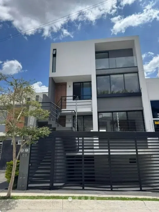 Se Renta Departamento En Prolongación AV. las Fuentes  Primer Nivel a Cuadras DE López Mateos  Y A M