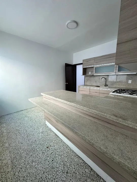 Casa en venta en Calle Fuego, Jardines del Bosque, Guadalajara