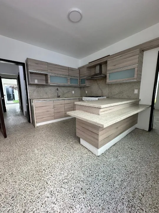 Foto 2 de Casa en venta en Calle Fuego, Jardines del Bosque, Guadalajara