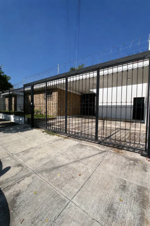 Foto 3 de Casa en venta en Calle Fuego, Jardines del Bosque, Guadalajara