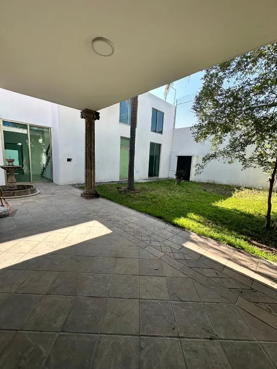 Foto 4 de Casa en venta en Calle Fuego, Jardines del Bosque, Guadalajara