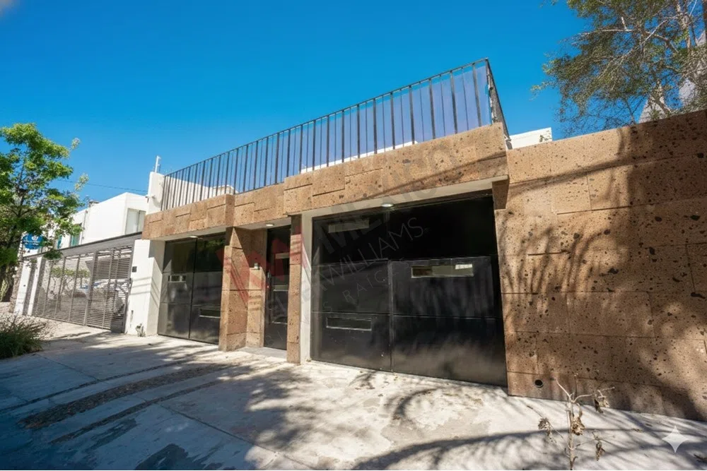 Foto 3 de Casa Remodelada en Venta Vallarta Universidad Zapopan | 3 Recámaras + 2 Estudios