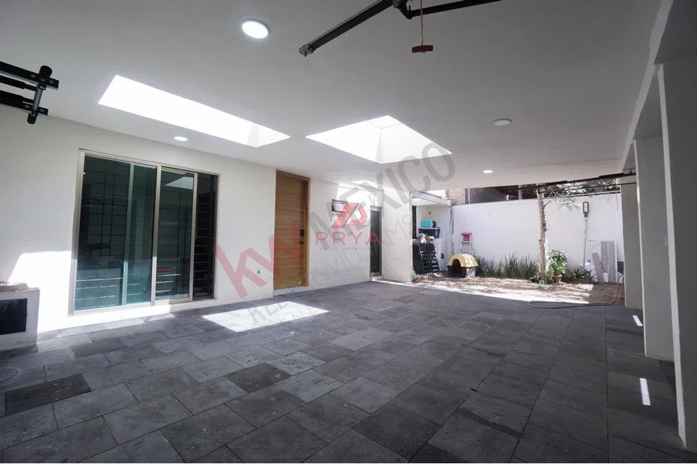 Foto 4 de Casa Remodelada en Venta Vallarta Universidad Zapopan | 3 Recámaras + 2 Estudios