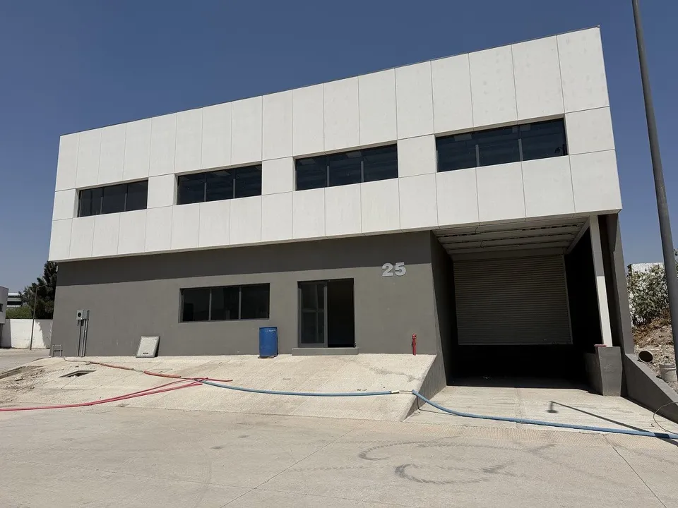 BODEGA EN RENTA A 4 MIN DELAEROPUERTO DE GDL