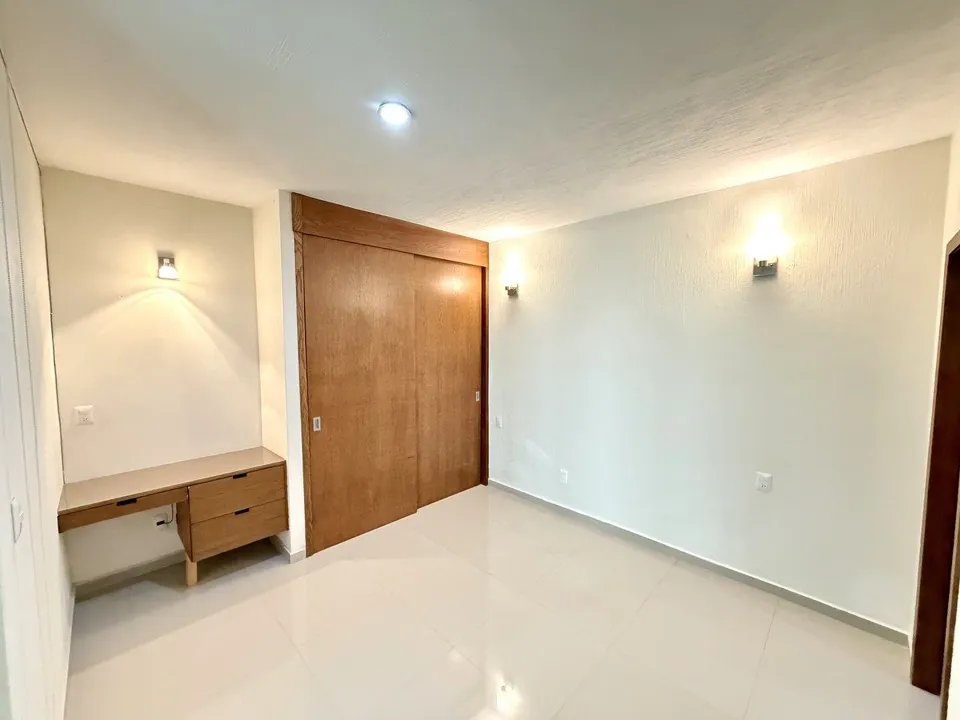 Foto 5 de Casa con 6 Recámaras en La Rioja – Mucho Espacio y Privacidad