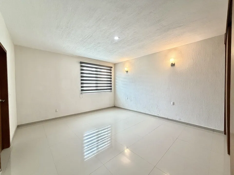 Foto 8 de Casa con 6 Recámaras en La Rioja – Mucho Espacio y Privacidad