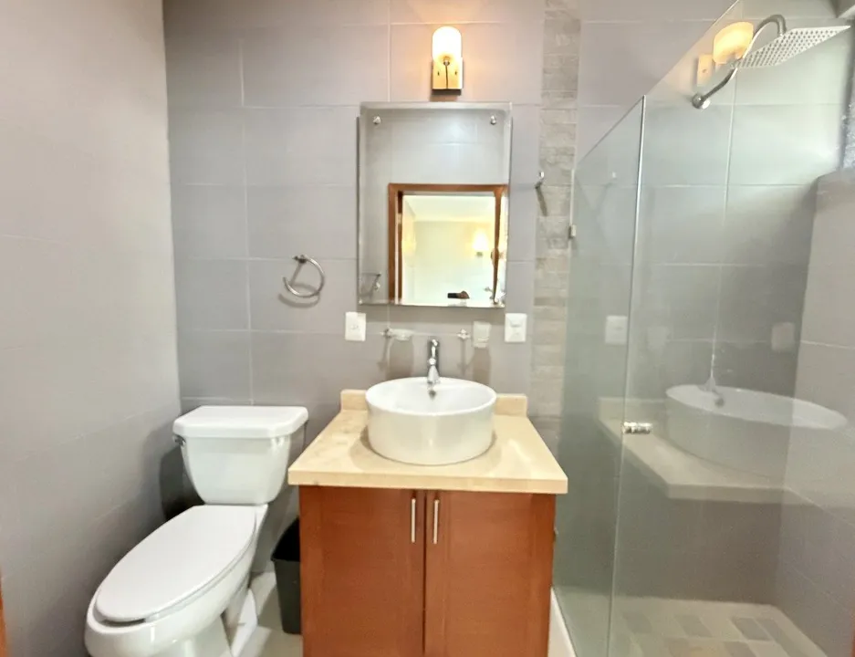 Foto 9 de Casa con 6 Recámaras en La Rioja – Mucho Espacio y Privacidad