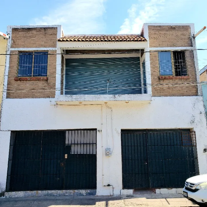 Bodega Comercial en venta en Roque Abarca, La Perla, Guadalajara