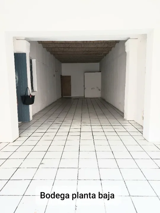 Foto 2 de Bodega Comercial en venta en Roque Abarca, La Perla, Guadalajara