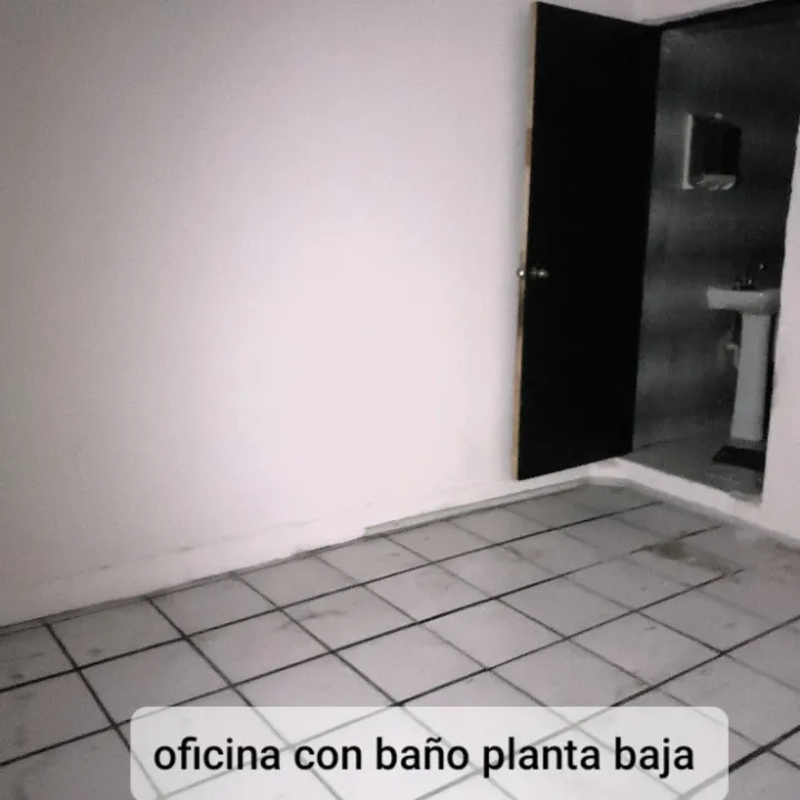 Foto 7 de Bodega Comercial en venta en Roque Abarca, La Perla, Guadalajara