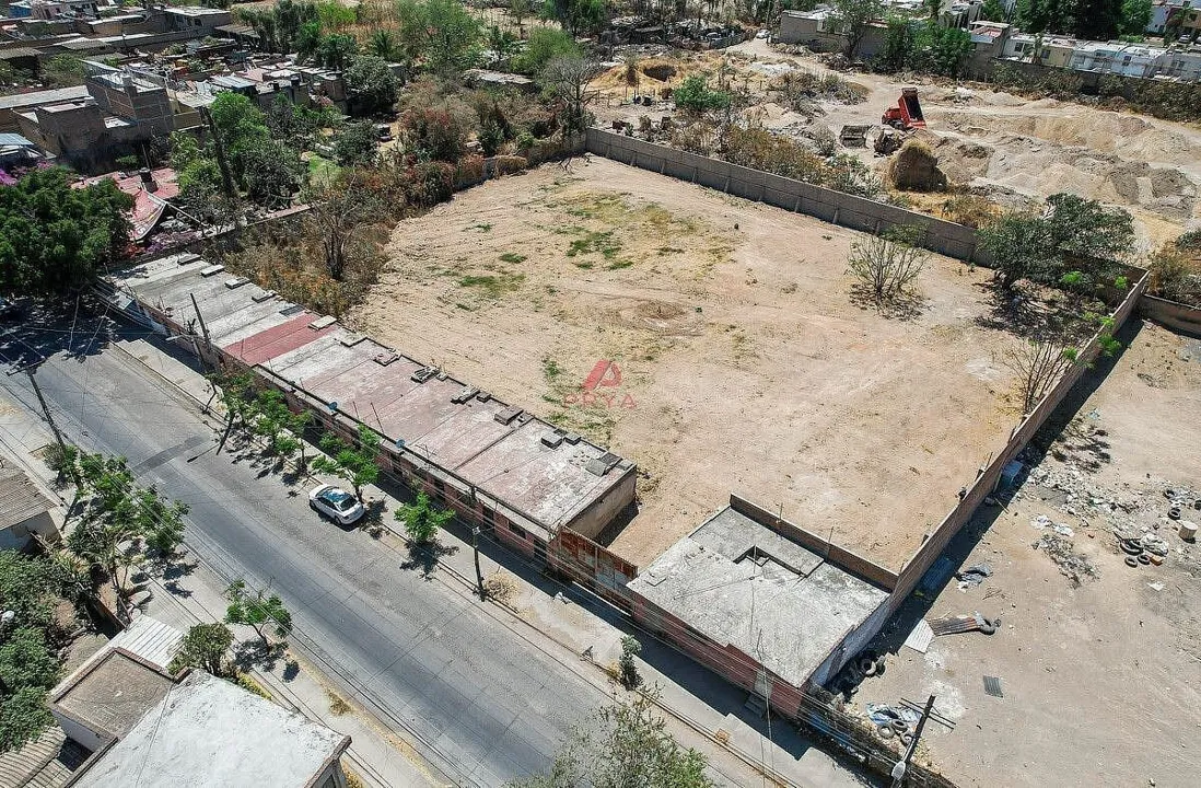 Foto 6 de Terreno en venta en Huentitán Guadalajara 4,030 m² para desarrollo vertical.