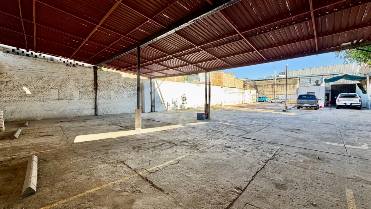 Foto 2 de Terreno en venta en Calle Mar Rojo, Observatorio, Guadalajara