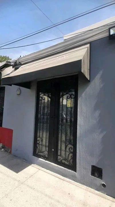Foto 2 de Casa en Venta con Local Comercial en Parques Zapopan