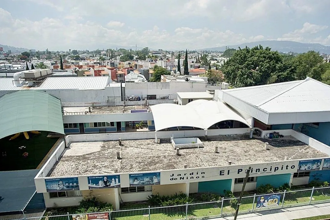 Foto 2 de Perfecto centro educativo o desarrollo de vivienda, a 1/2 cuadra de Av. Patria