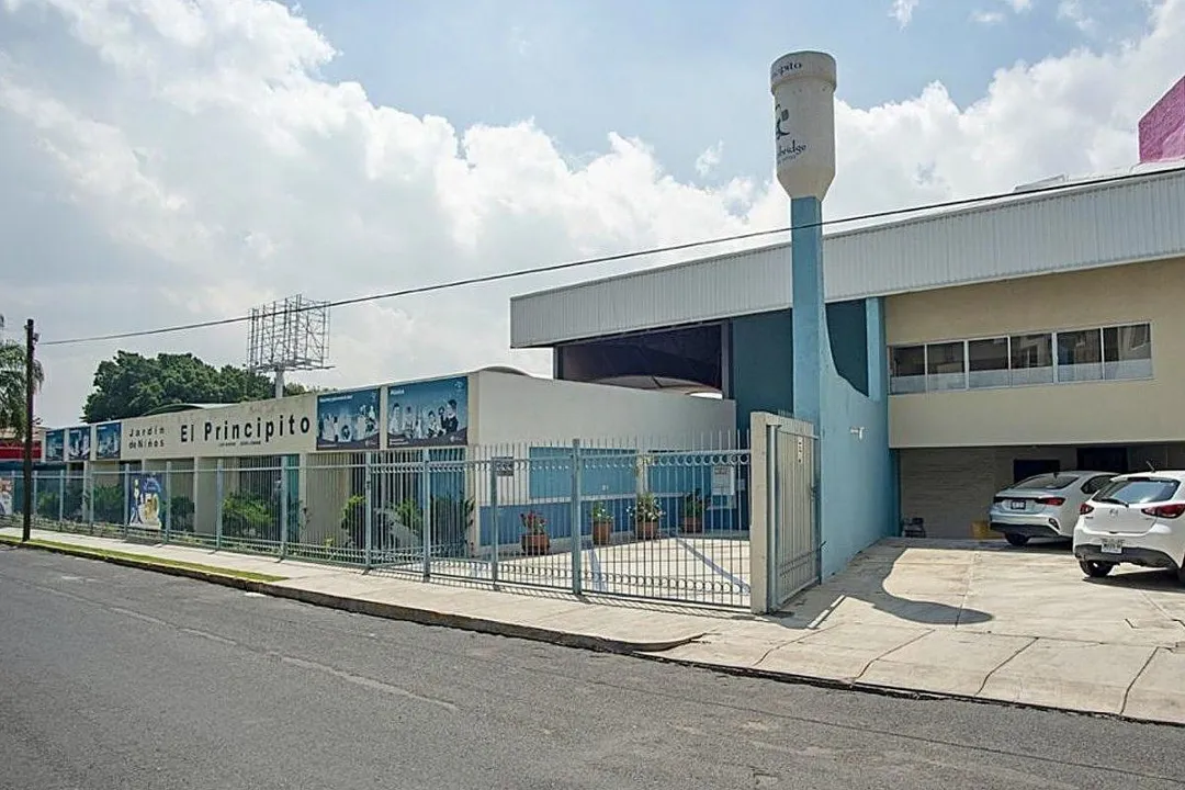 Foto 3 de Perfecto centro educativo o desarrollo de vivienda, a 1/2 cuadra de Av. Patria