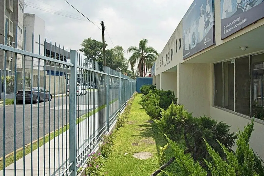 Foto 4 de Perfecto centro educativo o desarrollo de vivienda, a 1/2 cuadra de Av. Patria