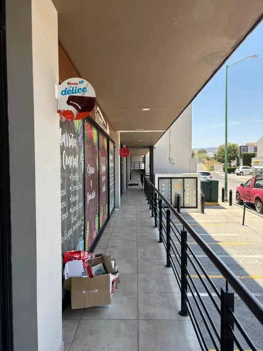 Foto 2 de LOCAL COMERCIAL EN VENTA COMPLETAMENTE NUEVO EN ZONA BUGAMBILIAS