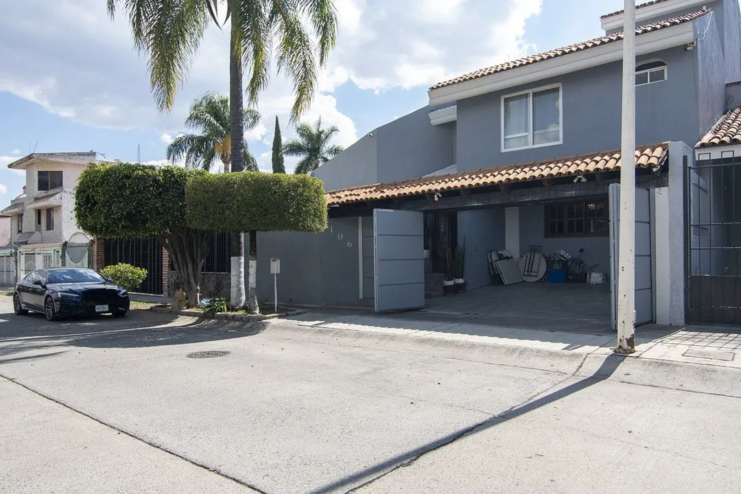 Foto 2 de Casa en Venta en Bugambilias Primera Sección, Zapopan