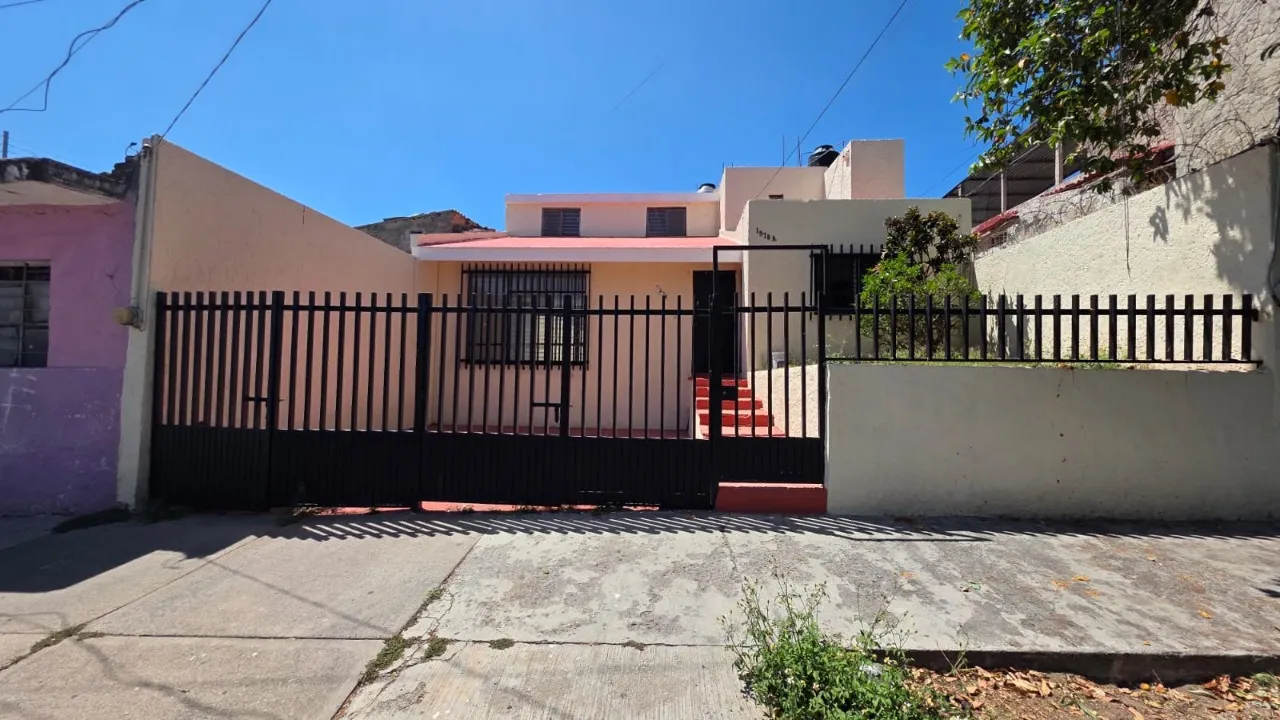 Casa en venta en Calle San Mateo, Santa María, Guadalajara