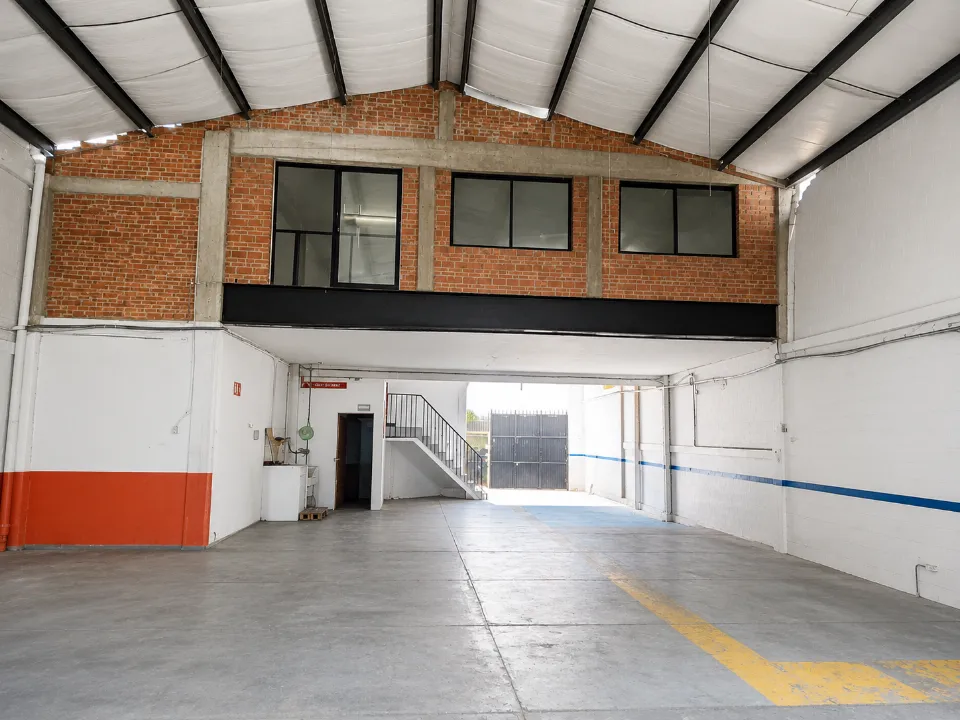 Foto 4 de Bodega Comercial en venta en Calle Fray Bartolomé de las Casas, Barragán Hernández, Guadalajara