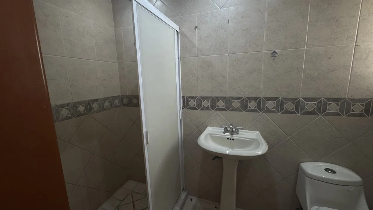 Foto 3 de Casa en venta en Calle Aldous Huxley, Vallarta Universidad, Zapopan