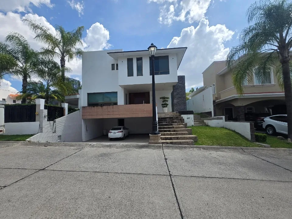 Casa en venta en Boulevard Puerta de Hierro, Puerta de Hierro, Zapopan