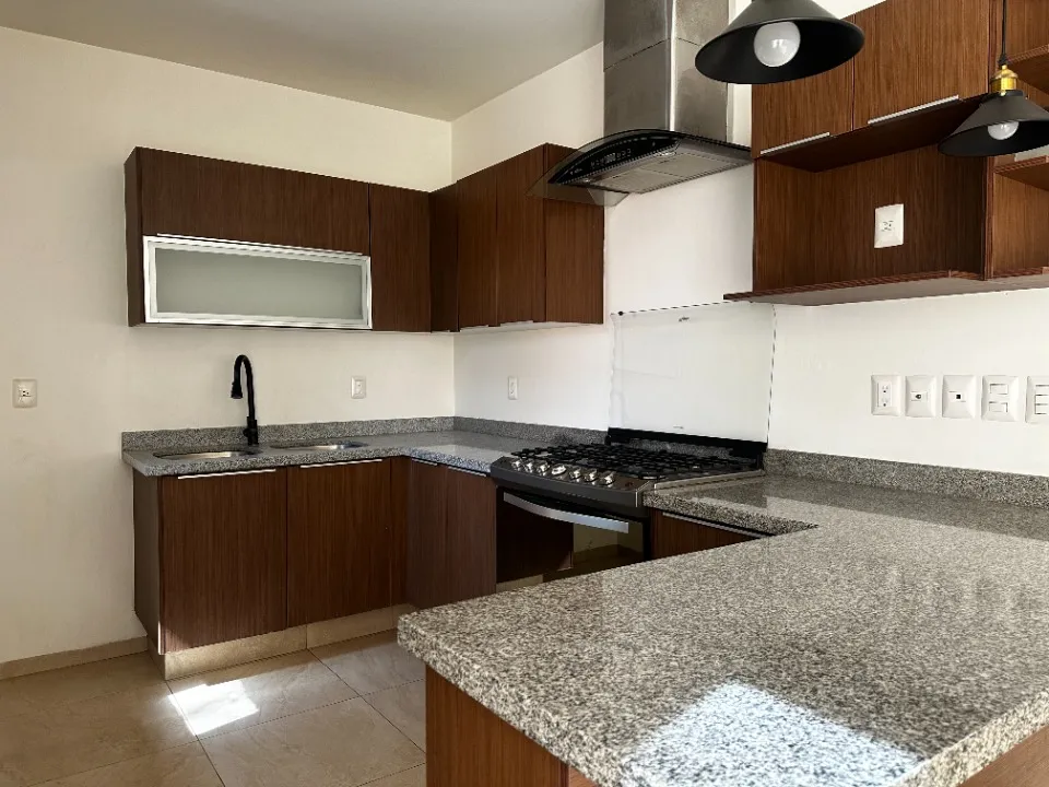 Casa en venta en Avenida Paseo De La Luna, Solares, Zapopan