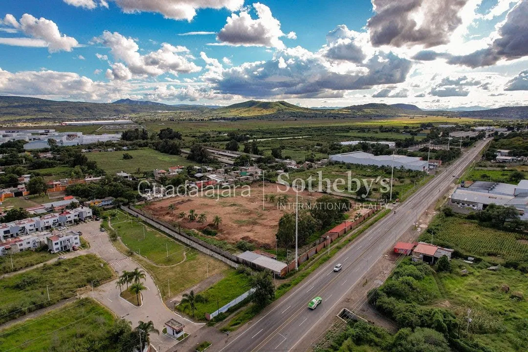 Foto 3 de Terreno Industrial en venta y renta - Tlajomulco de Zuñiga