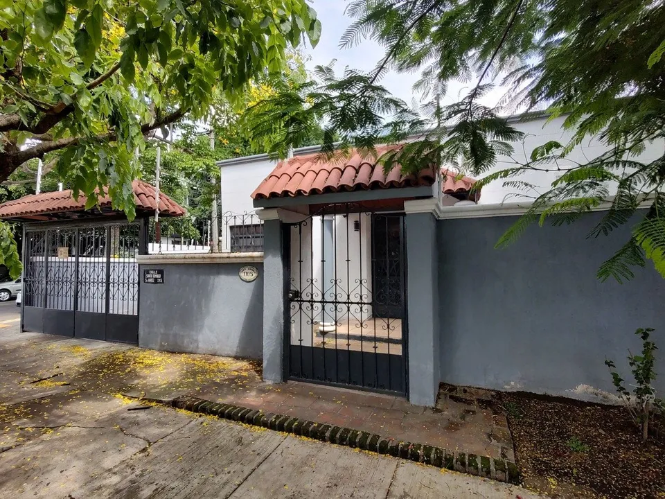 Foto 2 de Casa en RENTA - 1 planta - Chapalita, ideal para oficina o consultorios