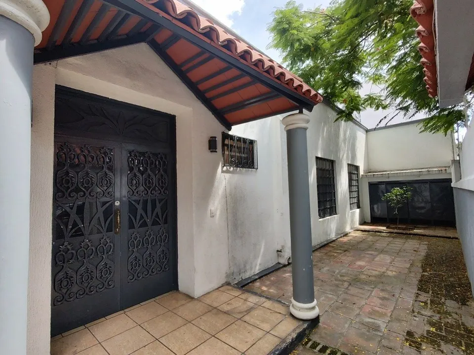 Foto 3 de Casa en RENTA - 1 planta - Chapalita, ideal para oficina o consultorios