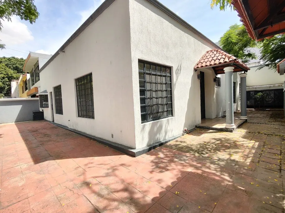 Foto 4 de Casa en RENTA - 1 planta - Chapalita, ideal para oficina o consultorios