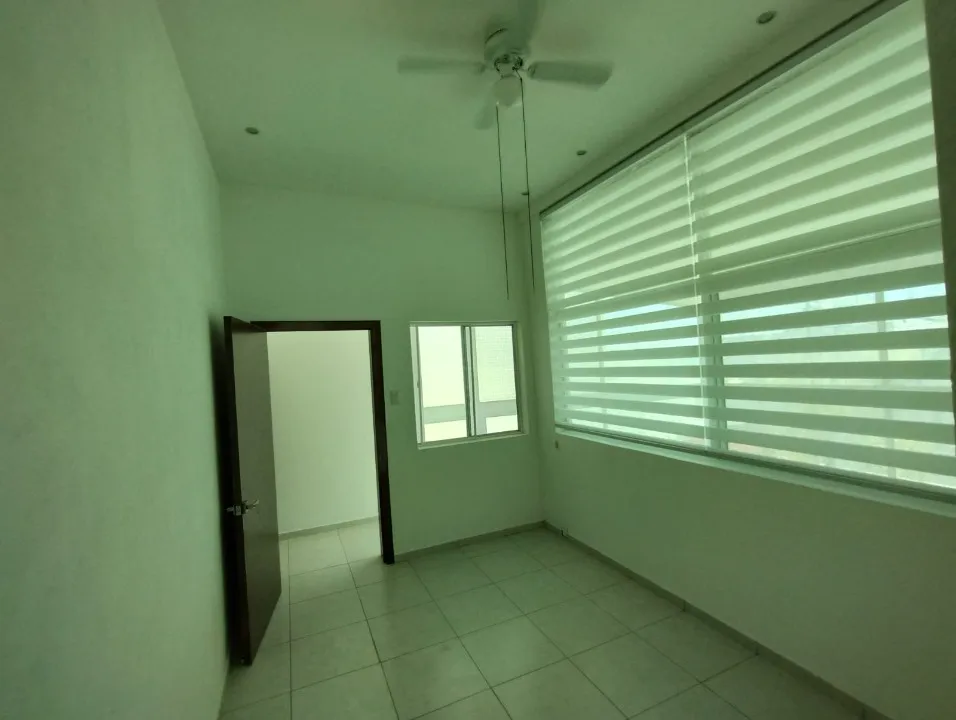 Foto 8 de Oportunidad para Remodeladar Casa en venta en Avenida Naciones Unidas, Los Castaños, Zapopan