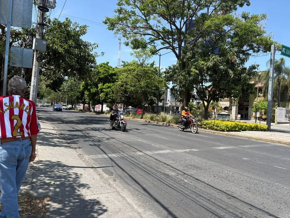 Foto 5 de SE VENDE PROPIEDAD PARA DESARROLLO VERTICAL O COMERCIAL . AV. AMERICA EN GDL.