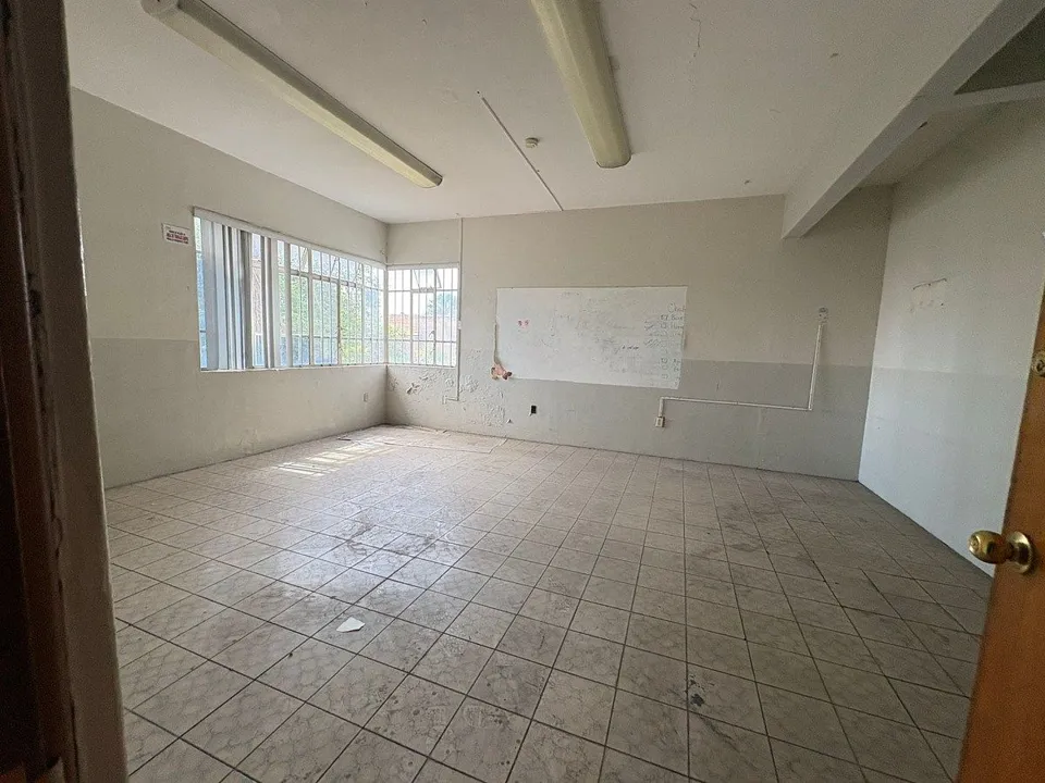 Foto 9 de SE VENDE PROPIEDAD PARA DESARROLLO VERTICAL O COMERCIAL . AV. AMERICA EN GDL.
