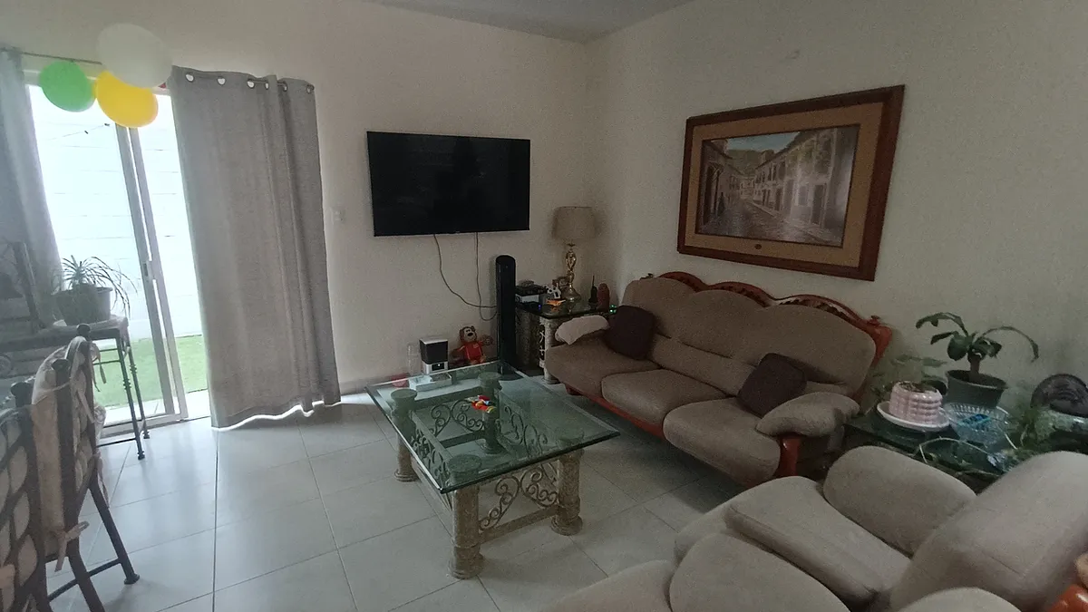 Foto 3 de Casa 3 recámaras, 2.5 baños y 2 autos en Alta California | 103 m²
