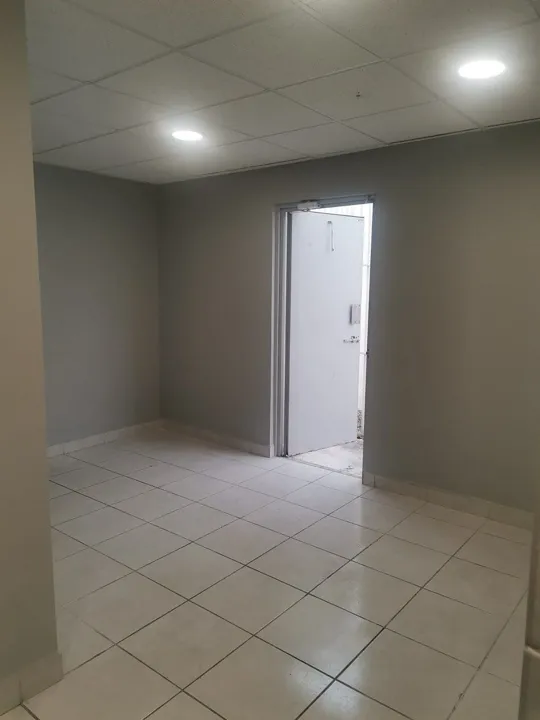 Foto 6 de Local comercial en renta en Av. Guadalupe Zapopan 292 m² Plaza Cibeles.