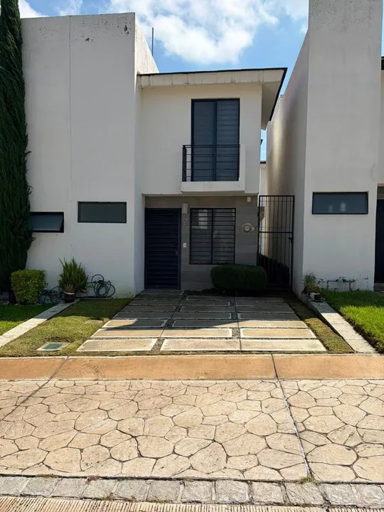 CASA EN RENTA EN FRACCIONAMIENTO ALTARA