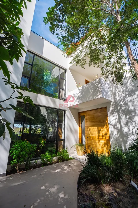 Casa de Lujo en Venta en Las Cañadas, Zapopan con Cancha de Pickleball y Alberca