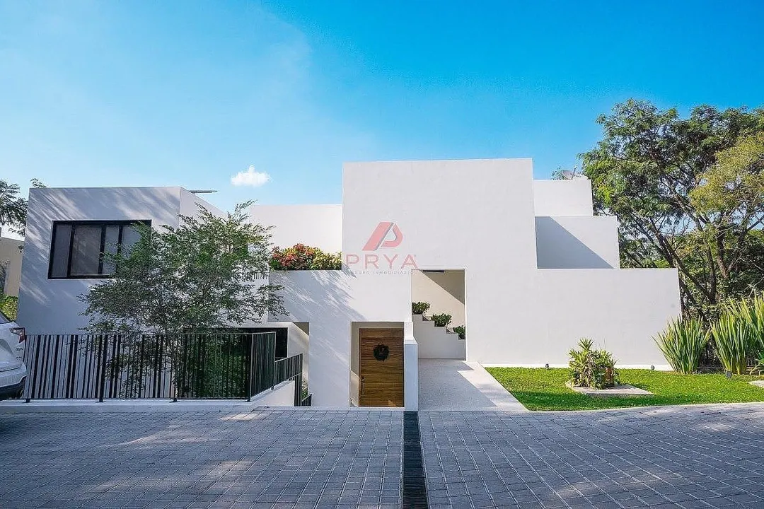 Foto 3 de Casa de Lujo en Venta en Las Cañadas, Zapopan con Cancha de Pickleball y Alberca