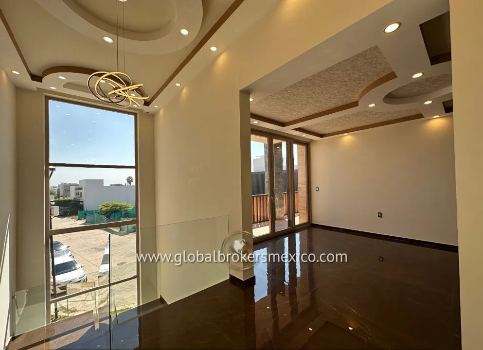 Foto 2 de Casa con Acabados de Lujo en Provenza Residencial, San Agustin, Jalisco