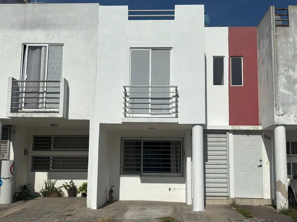Foto 4 de HERMOSA CASA EN CONDOMINIO FRENTE AL PARQUE