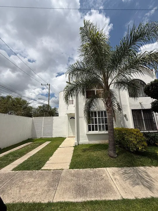 Casa en Venta en Base Aérea - Parque Real 233