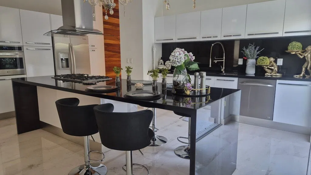 Casa en venta y renta en Avenida Juan Palomar Y Arias, Res Virreyes, Zapopan