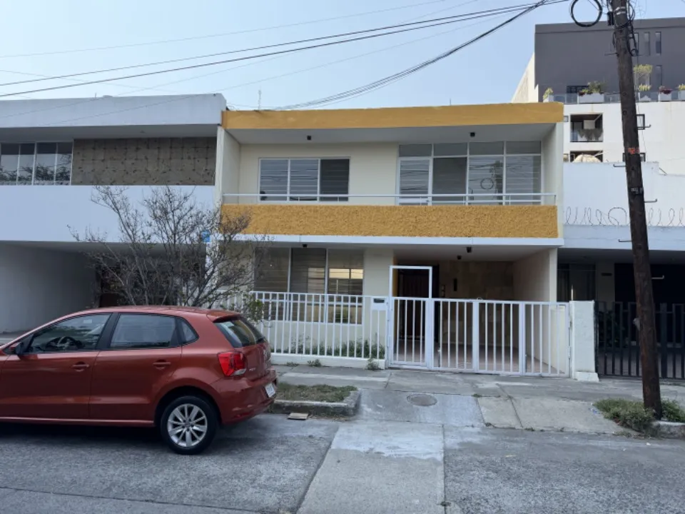 Foto 2 de Casa en venta en Calle Joaquin Angulo a unos pasos del Edificio Bansi