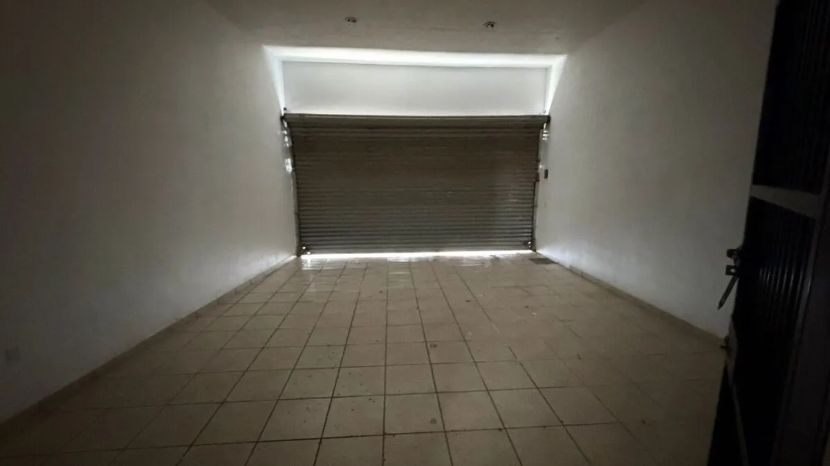 Foto 4 de Local en venta en Av 8 de Julio