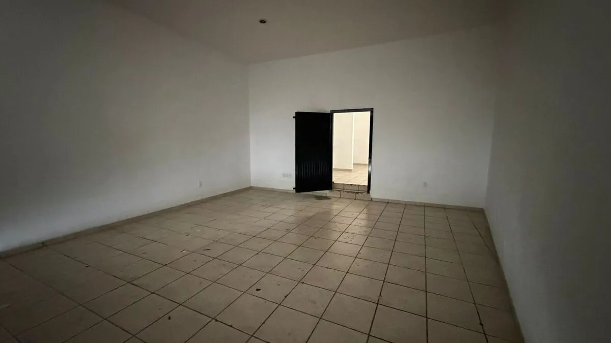 Foto 5 de Local en venta en Av 8 de Julio